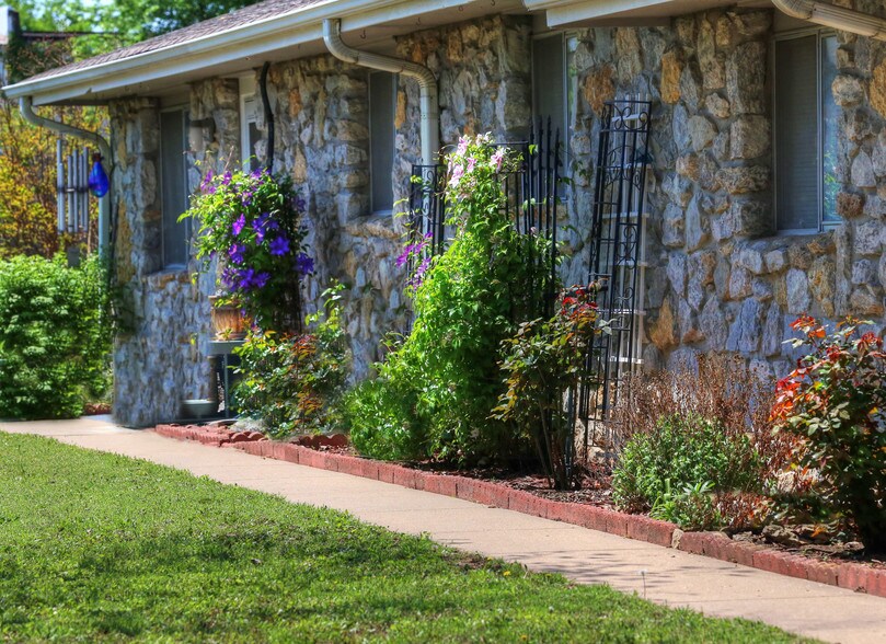 Building Photo - 4017 Sheridan Rd