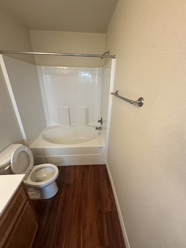 Building Photo - AVAILABLE NOW! (SECTION 8 ACCEPTED)