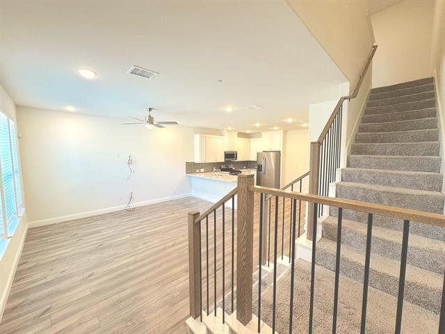 Building Photo - 925 Utica Dr