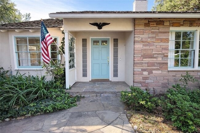 Building Photo - 18 Woodland Ln