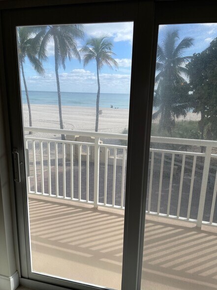 Building Photo - 901 S Surf Rd