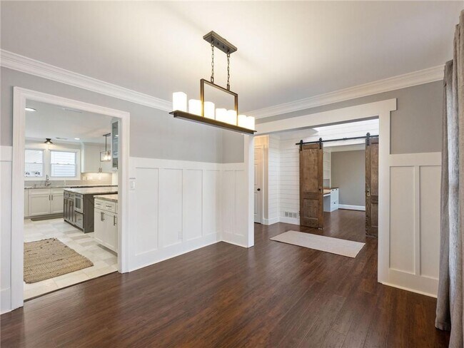 Building Photo - 3965 Hamilton View Way NE