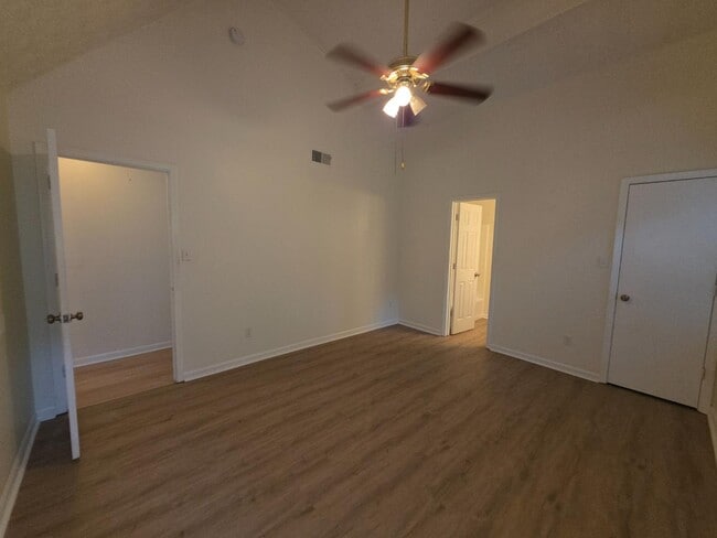 Building Photo - 450 Booth Cir SW