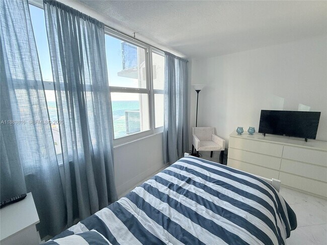 Building Photo - 2751 S Ocean Dr