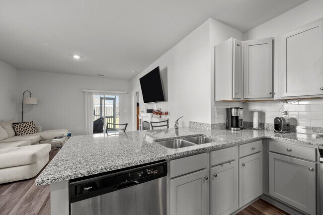 Building Photo - Home in Surf City