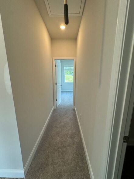 Building Photo - 850 Elderberry Ct