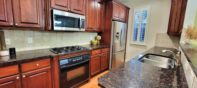 Building Photo - 4468 Jardin St