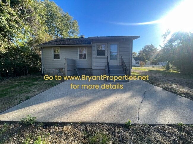 Building Photo - 250 Timmons St