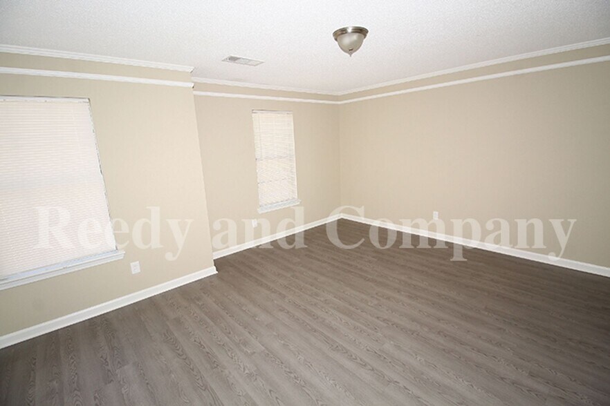 Building Photo - 5875 Jardin Pl
