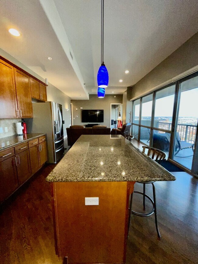 Building Photo - COMING SOON! Stunning 2-Bed, 2-Bath Condo ...