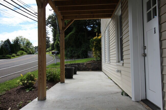 Building Photo - 272 Valley Rd