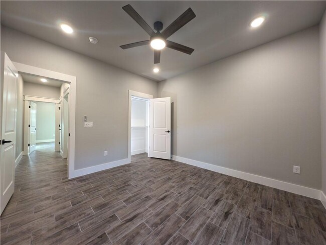 Building Photo - 9 Langholm Cir