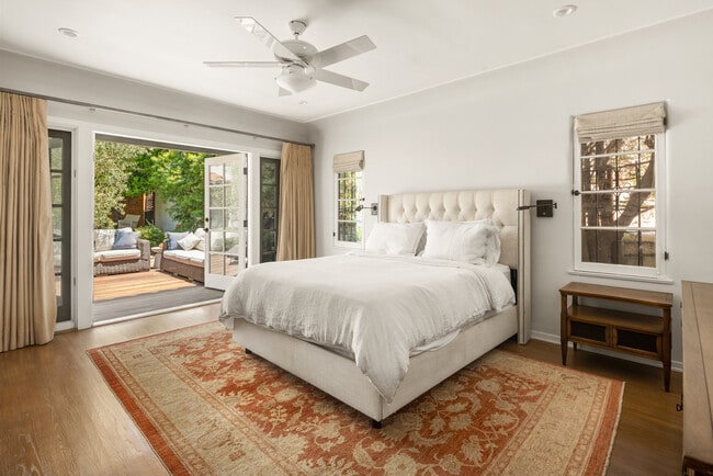 Building Photo - 1116 S La Jolla Ave