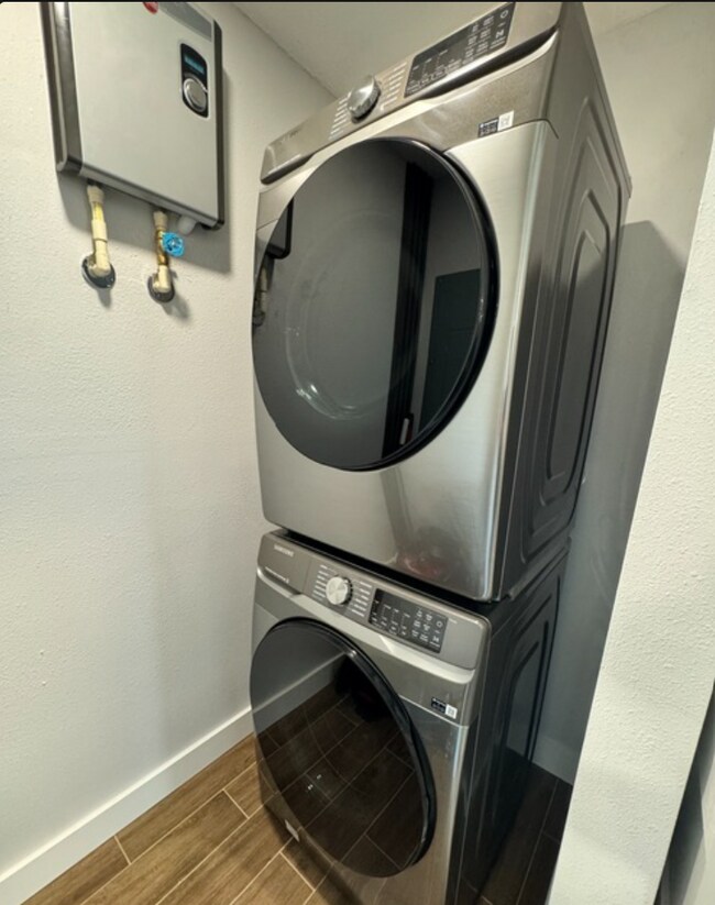 Building Photo - House close to UCF & Valencia with 4 Bedrooms for Students!