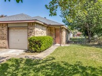 Building Photo - 717 Prairie Creek Dr