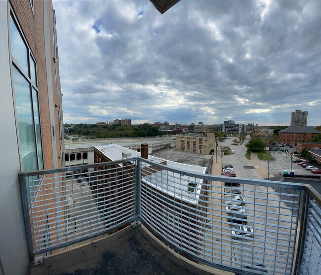 Building Photo - 2211 Superior Via