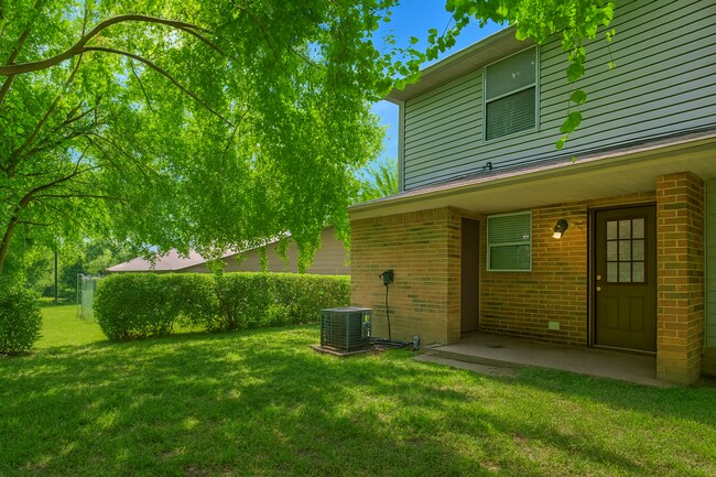 Building Photo - ***Cute 2 Bedroom 1.5 Bath in Orange City