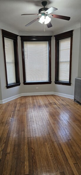 Living Room - 3421 W Adams St