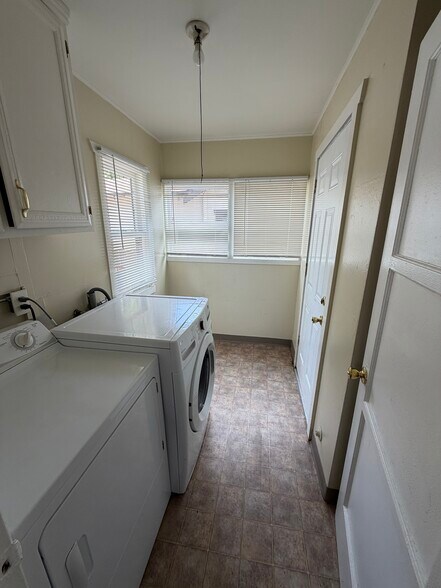 Building Photo - 8035 Rosecrans Ave
