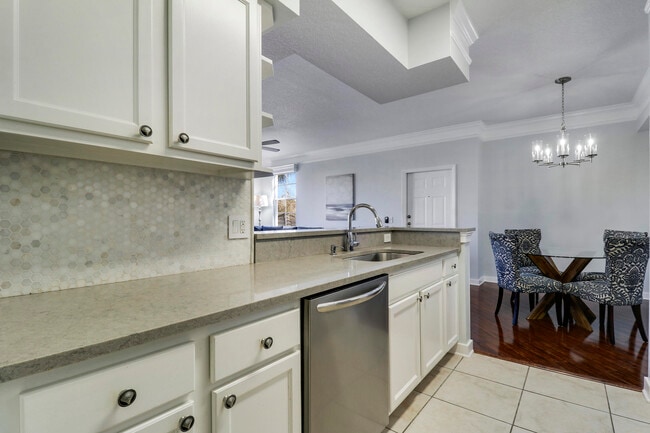 Building Photo - 9212 Myrtlewood Cir W