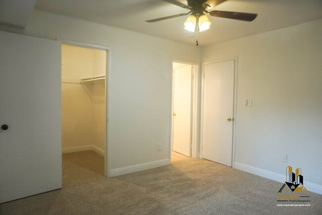 Building Photo - 3605 Larchmont Square Ln