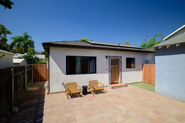 Building Photo - Contemporary New home in Monrovia