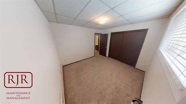 Building Photo - 2 br, 1 bath Apartment - 104 6th St NE Apt 2