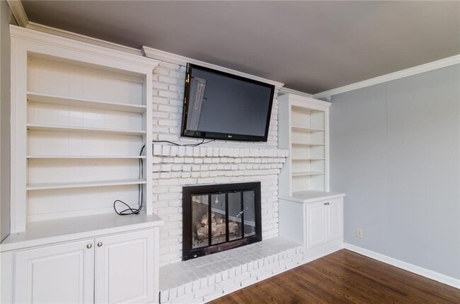 Building Photo - 6670 Castleton Dr NW