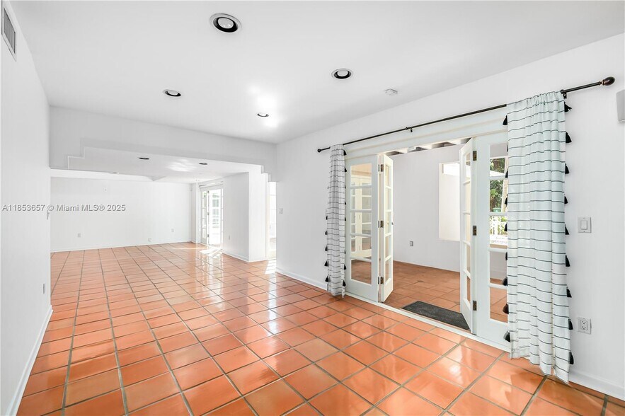 Building Photo - 4161 Ventura Ave