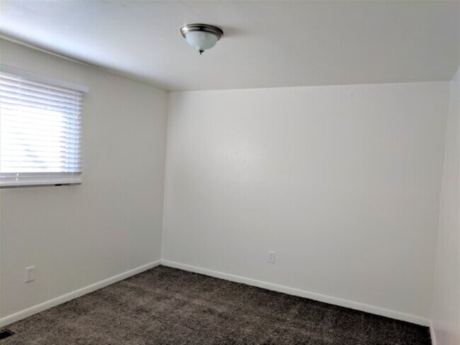 Building Photo - 3237 S Huron St