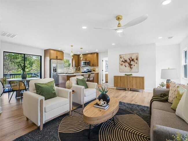 Building Photo - 960 Pine Forest Dr SW