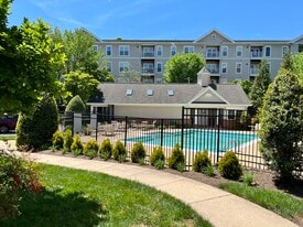 Building Photo - 7000 Falls Reach Dr