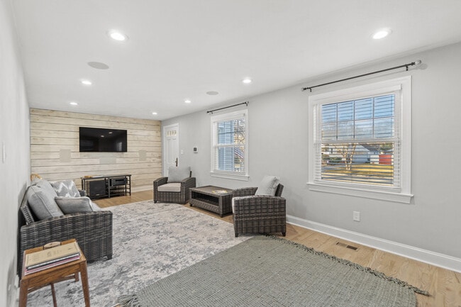 Building Photo - 405 Farrell St