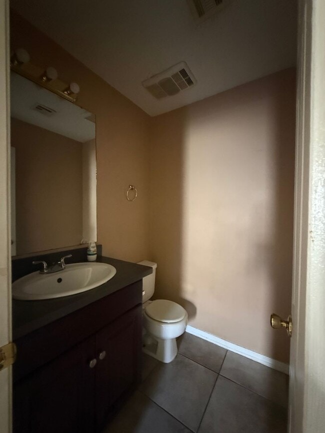 Building Photo - Parkway North Condo
