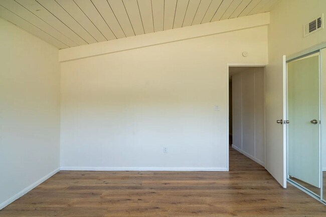 Building Photo - Newly Renovated!! 6 Bedroom property on Baja! (Lease out, pending signatures. Check back in a few...