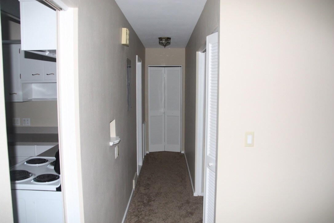 Building Photo - 2142 Collinway St