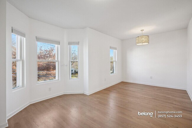 Building Photo - 77 Byron St