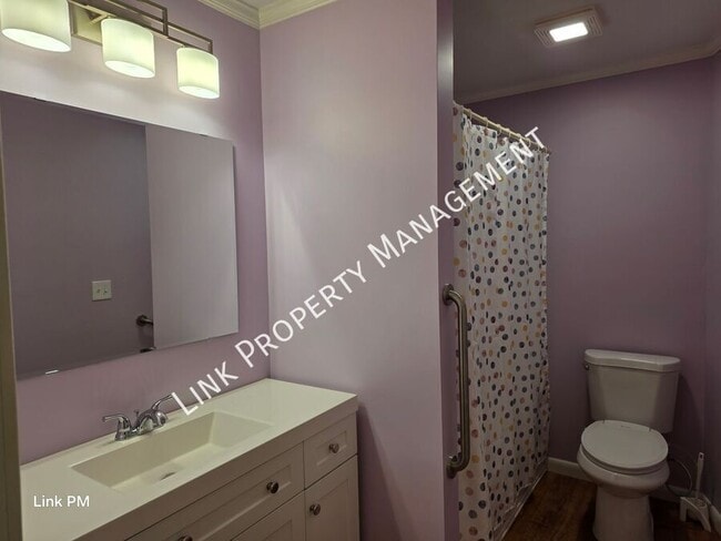 Building Photo - 3731 Knollwood Dr