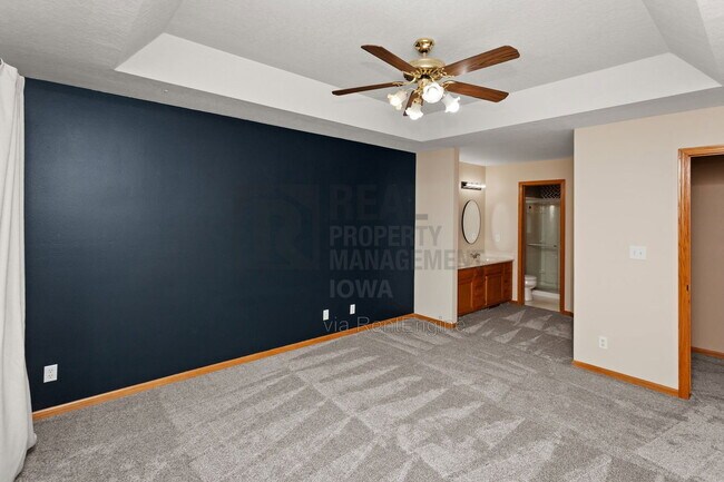 Building Photo - 8912 Highland Oaks Dr