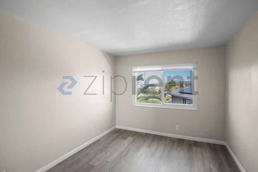 Building Photo - Unit 204