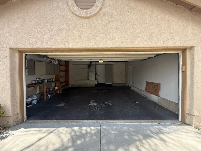 Building Photo - Beautiful 4B/2.5BA House in Vista w/ Attac...
