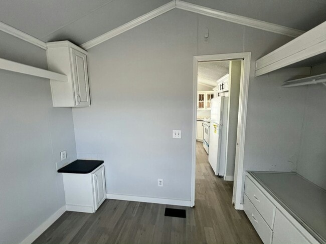 Building Photo - 1117 Chicago Bulls St