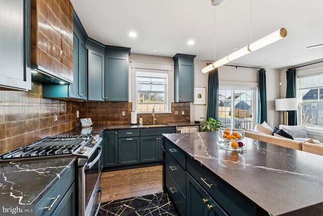 Building Photo - 1333 Eastern Ave NE