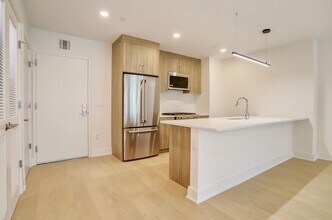 Building Photo - 303 Madison St