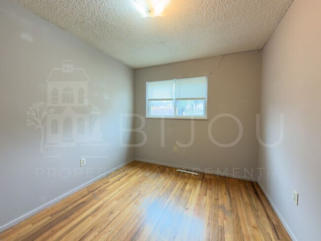 Building Photo - 3306 W Platte Ave