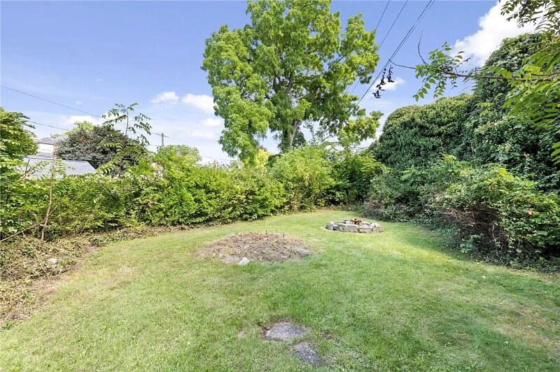 Building Photo - 102 Colby St