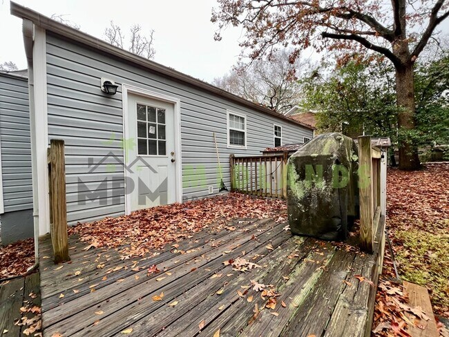 Building Photo - 3425 Manor Ave