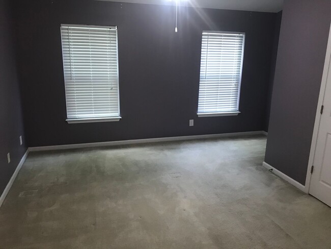 Building Photo - **Charming 2/2.5 Burlington Townhome**