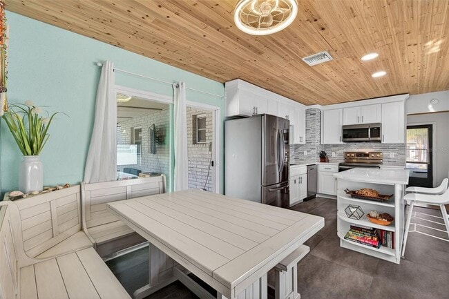 Building Photo - 2444 34th Ave N