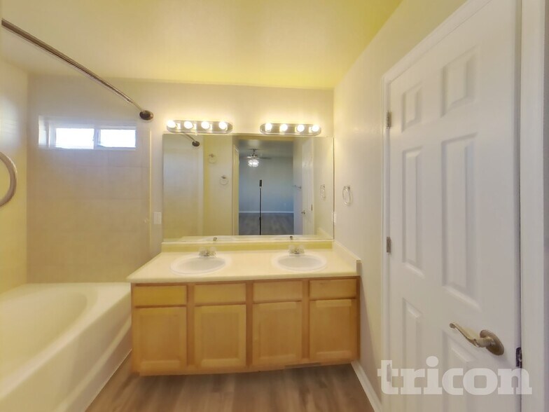 Building Photo - 6782 Camino Del Rey